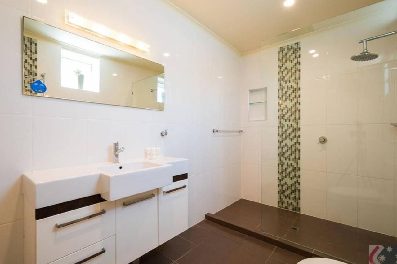 Gorgeous 4 Bed Beachside - Diamond Apartment