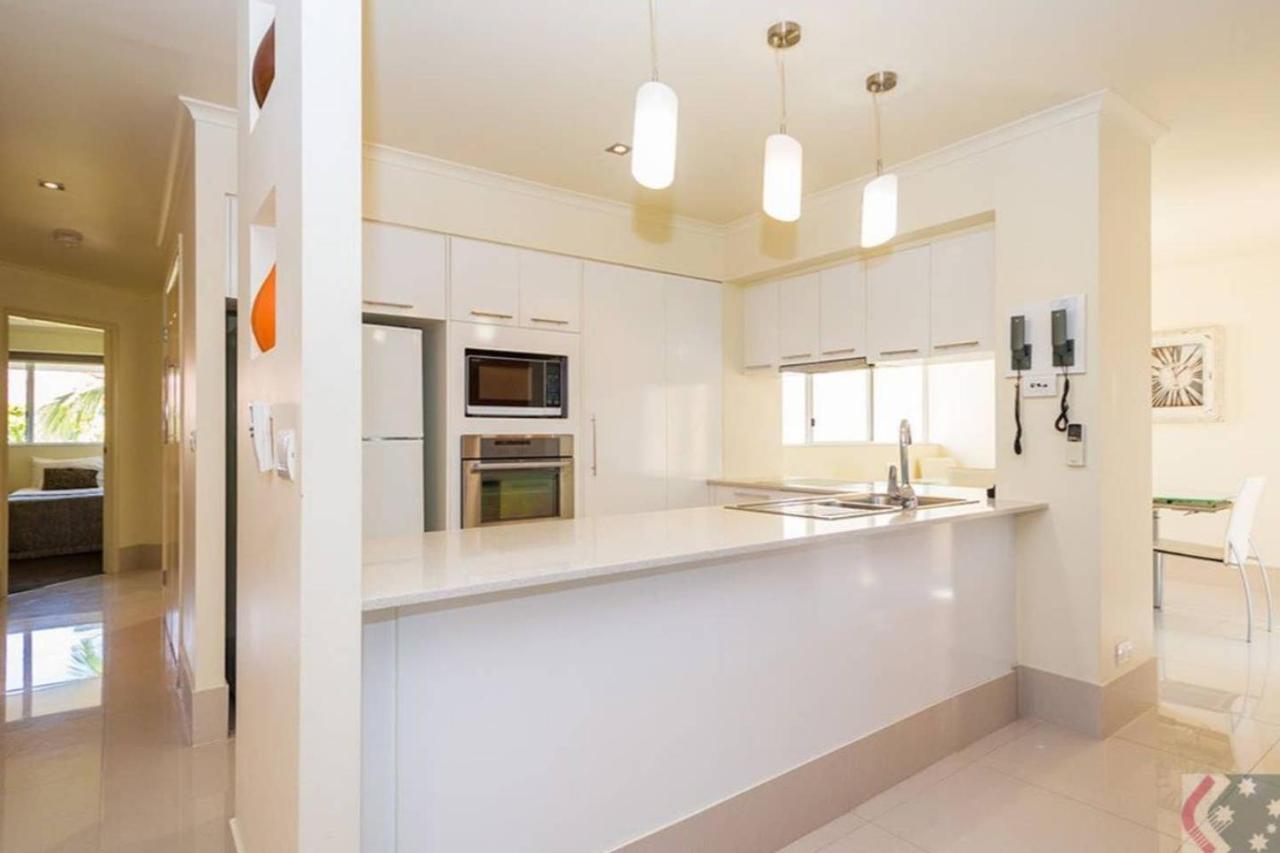 Gorgeous 4 Bed Beachside - Diamond Apartment
