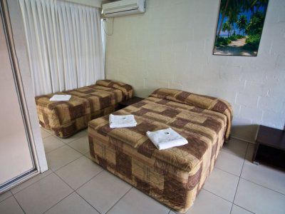 Club Surfers Aparthotel 3*