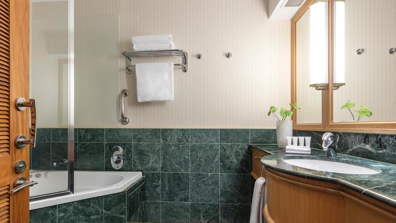 Oaks Hotel 4*