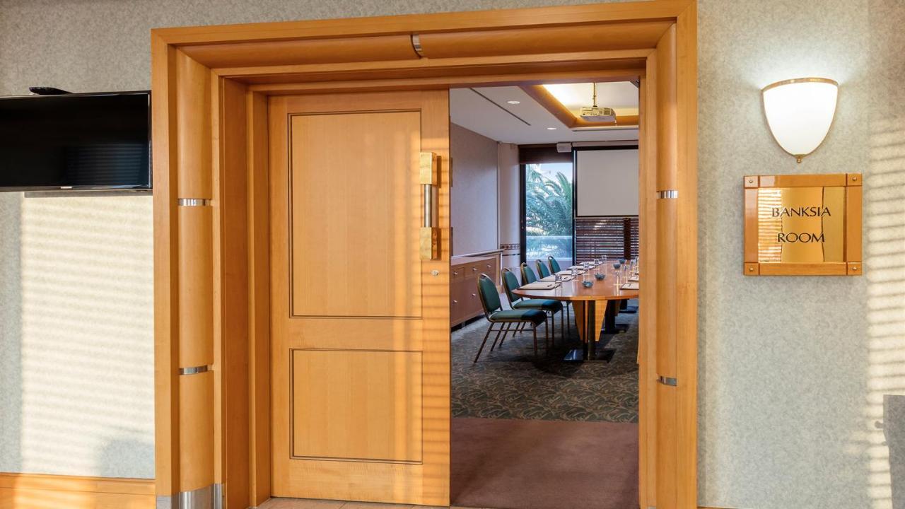 Oaks Hotel 4*