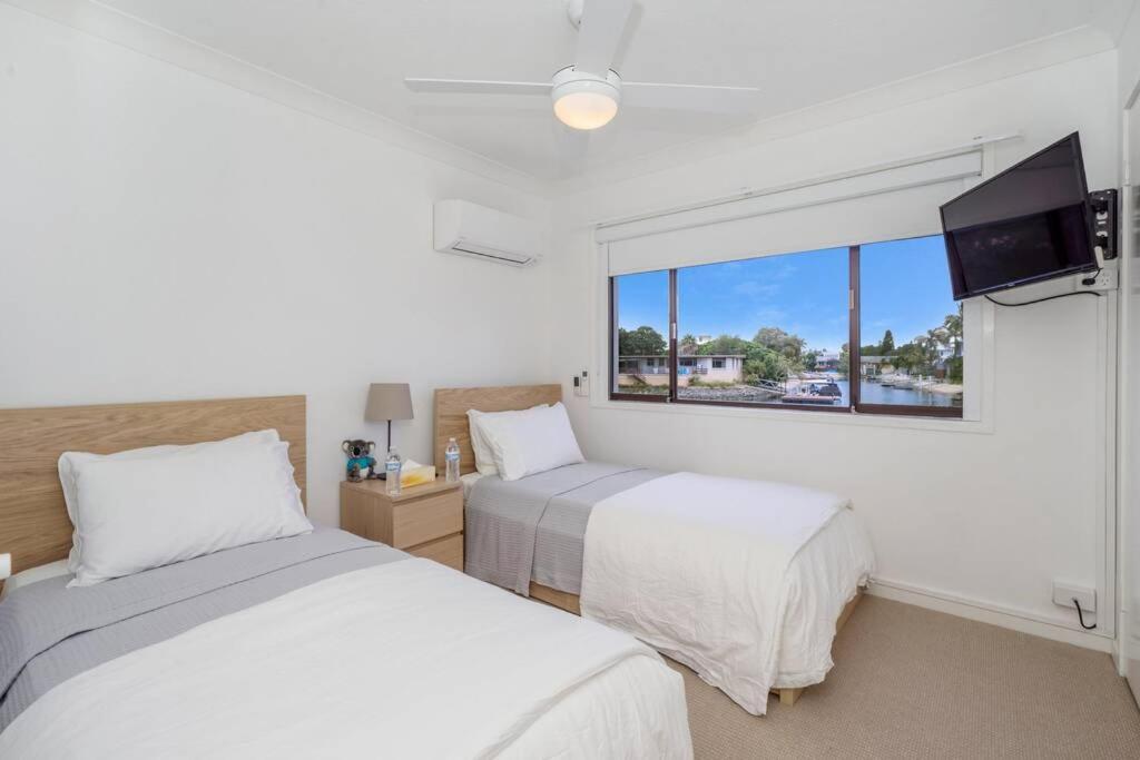 Luxury, Pets, Beach, Convention, Casino, Shopping, Privacy Apartment Gold Coast