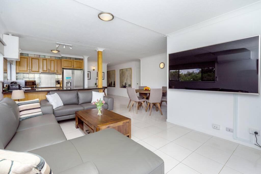 Luxury, Pets, Beach, Convention, Casino, Shopping, Privacy