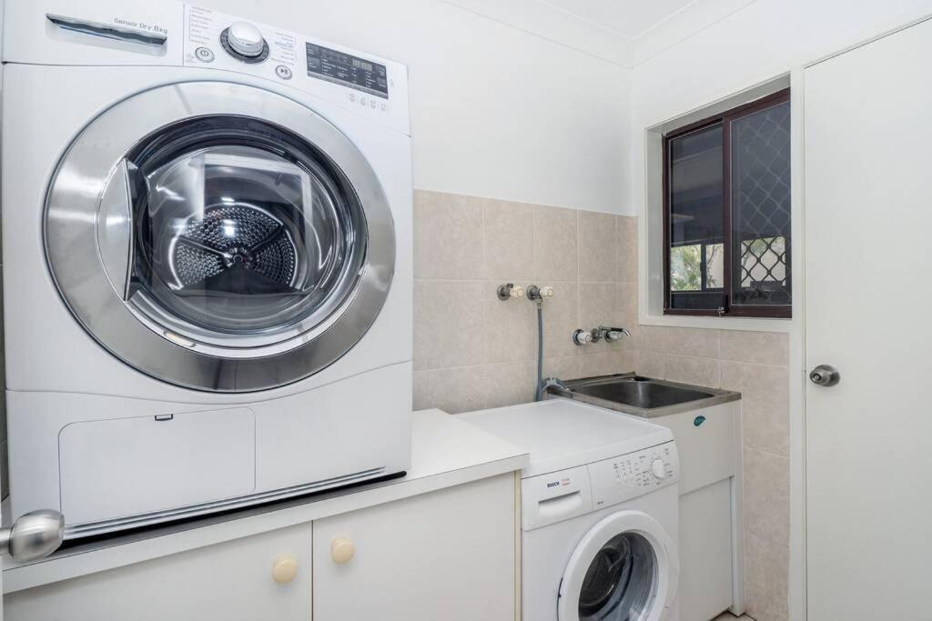 Luxury, Pets, Beach, Convention, Casino, Shopping, Privacy * Gold Coast