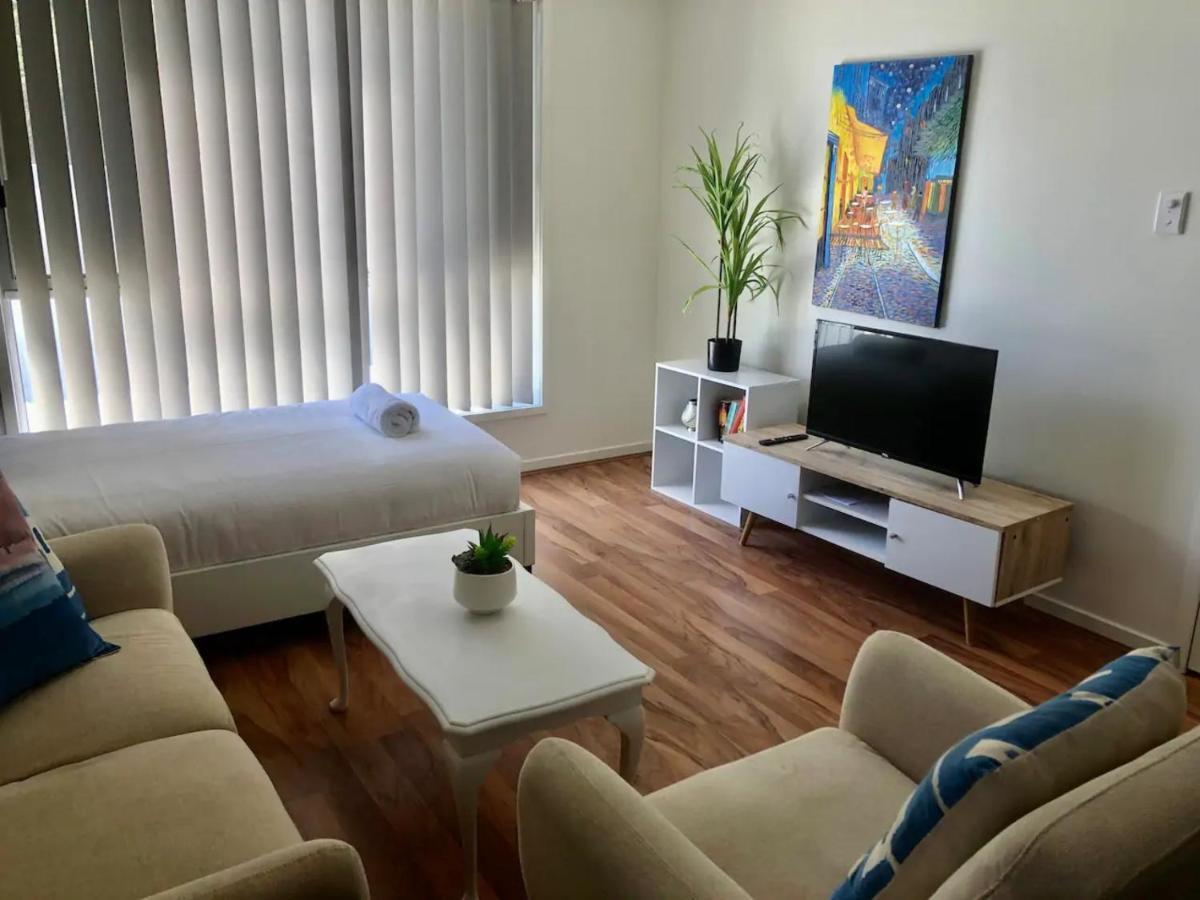 Bright 1 Bedroom 5km To Surfers Paradise