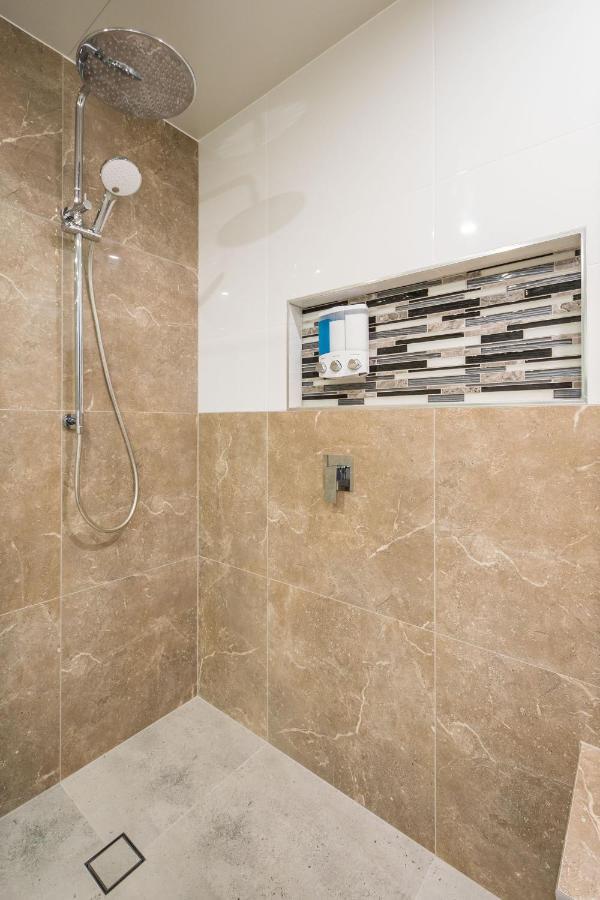 Luxury Waterfront * Gold Coast