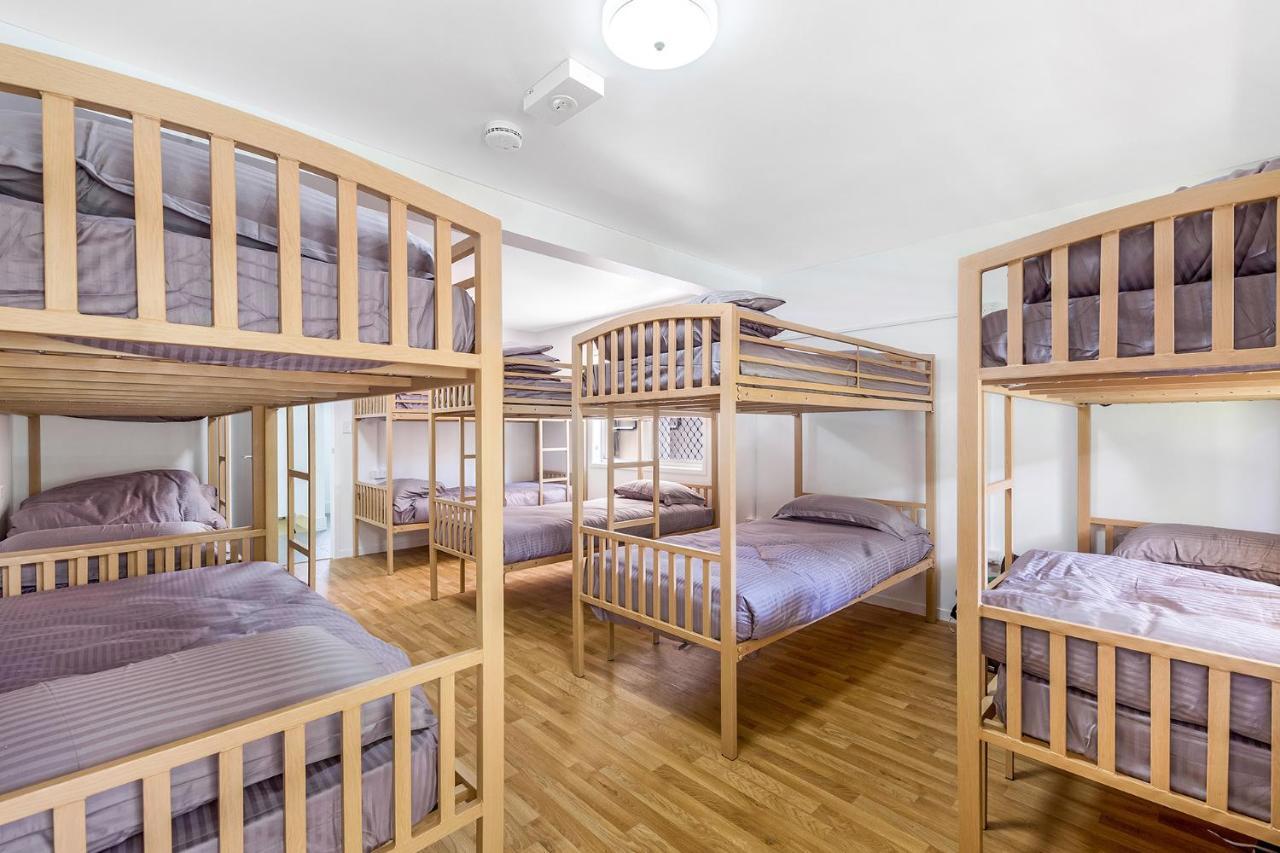 Surf Boutique Backpackers - Free Breakfast * Gold Coast