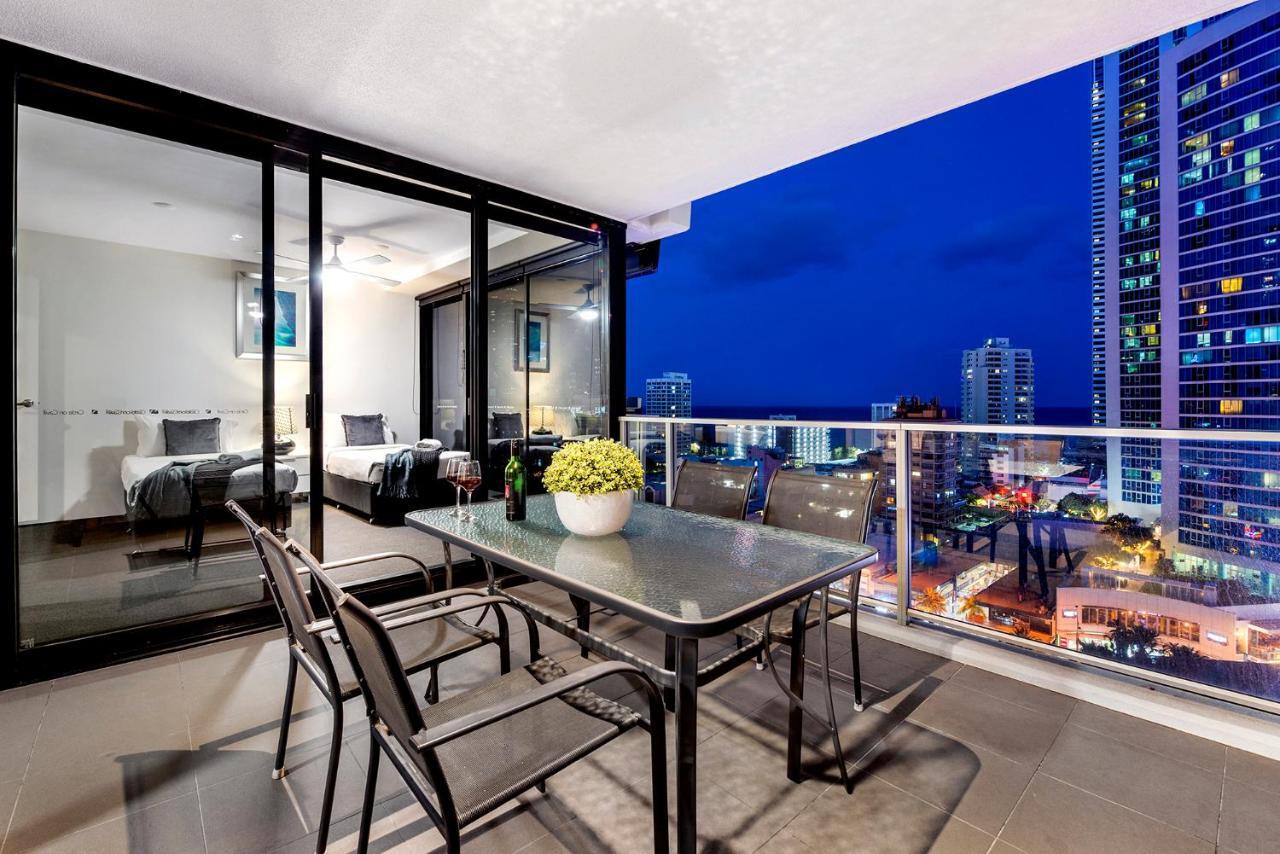 Circle On Cavil Holidays Apartment *