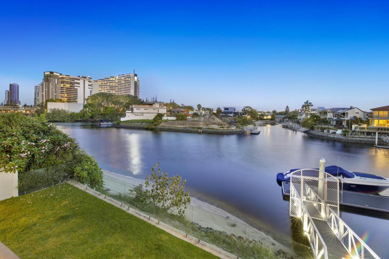 Luxury, Pets, Beach, Convention, Casino, Shopping, Privacy Apartment Gold Coast