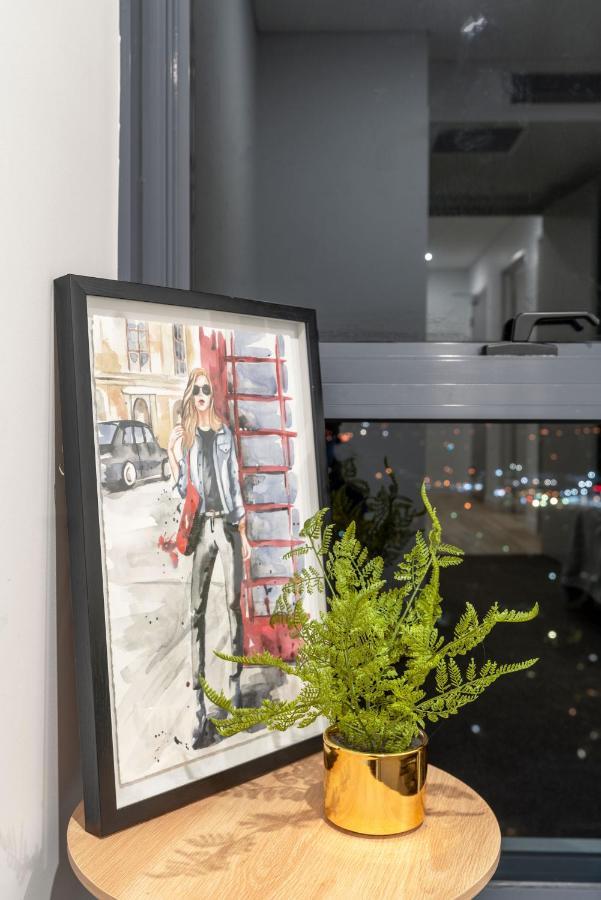 Modern, Carefree Living Style Apt In Southport Apartamento *