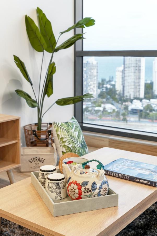 Modern, Carefree Living Style Apt In Southport Apartamento