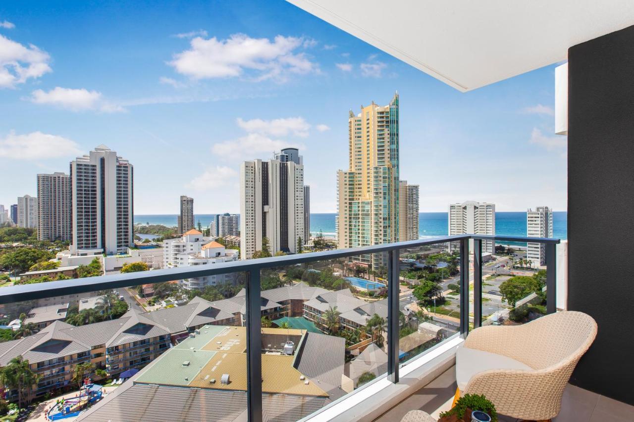 2-bed With Pool, Parking & Balcony * Gold Coast