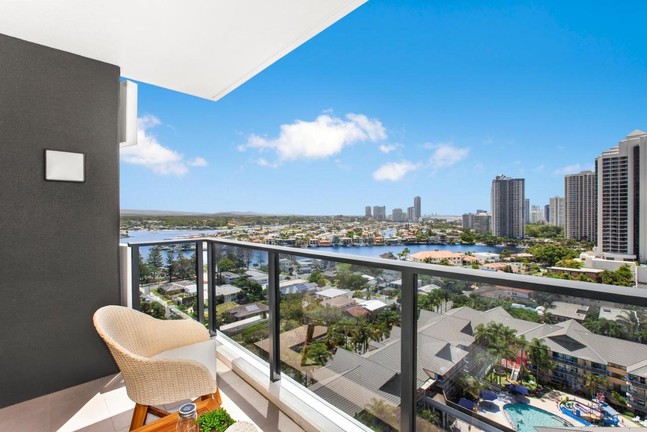 2-bed With Pool, Parking & Balcony