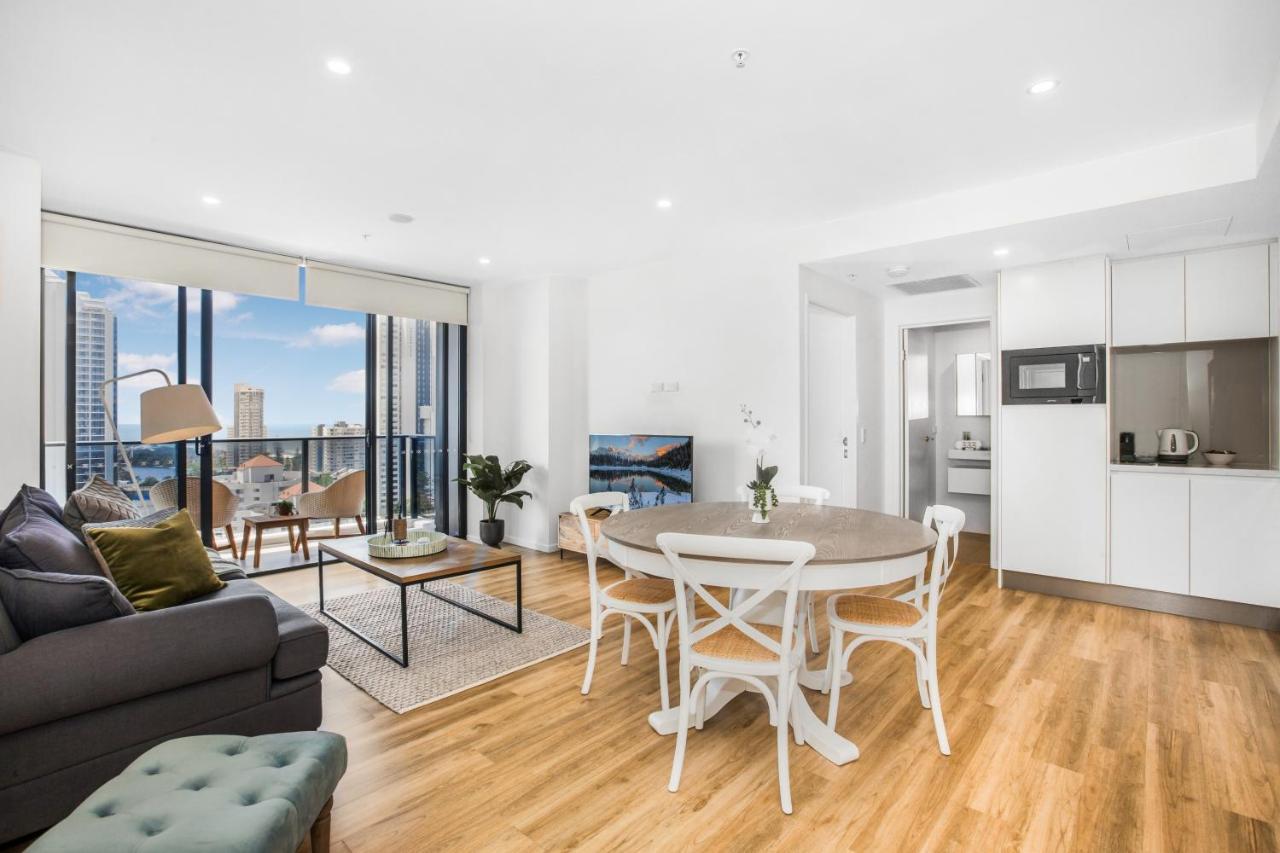 2-bed With Pool, Parking & Balcony Apartment Gold Coast