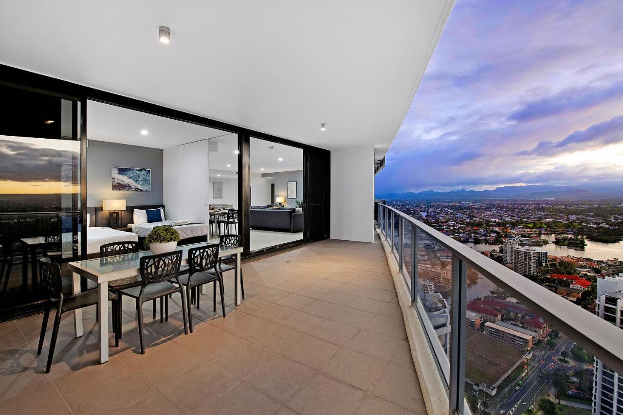 Circle On Cavill, And Sub Penthouses - We Accommodate