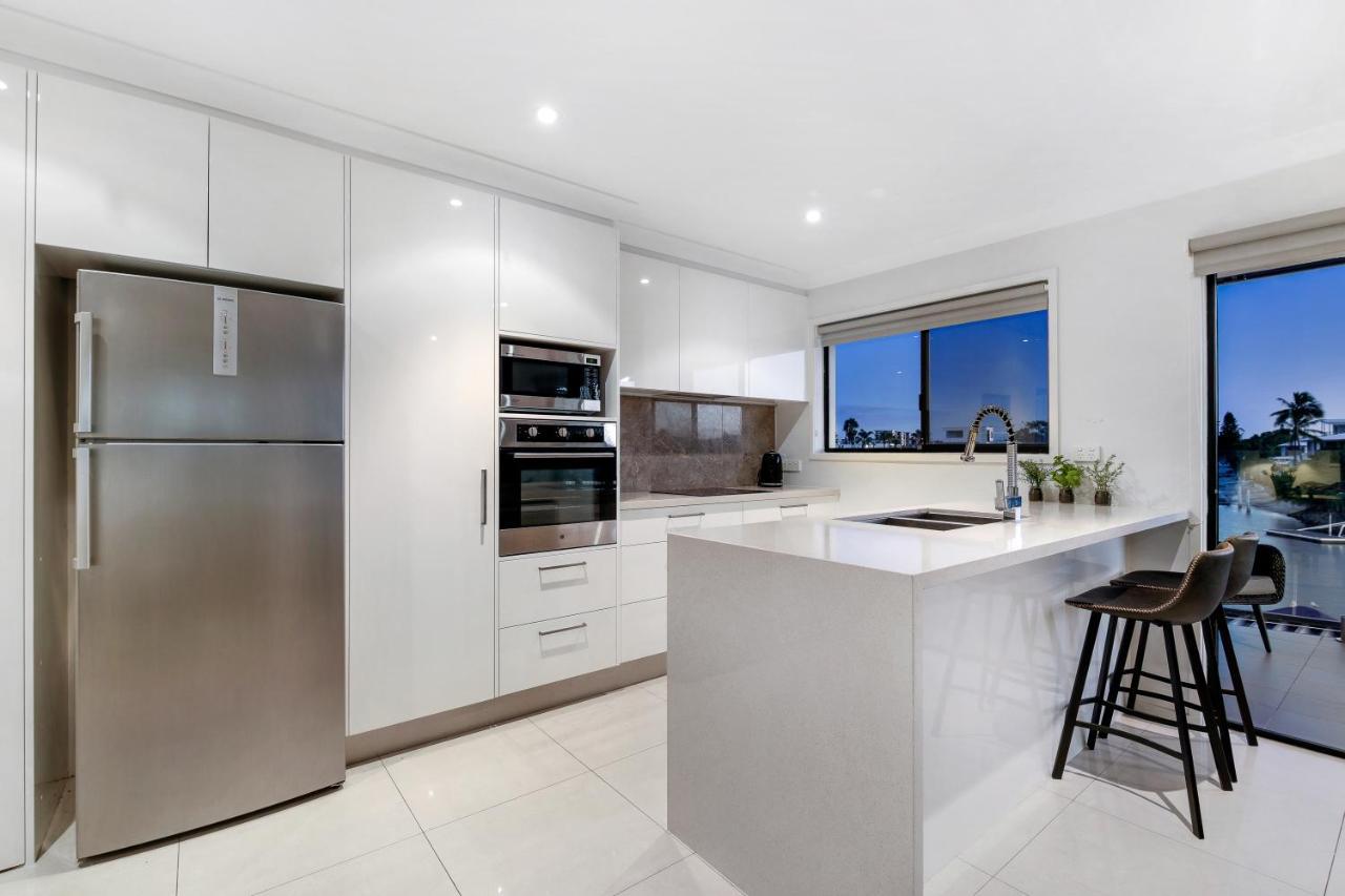 Luxury, Pets, Beach, Convention, Casino, Shopping, Privacy