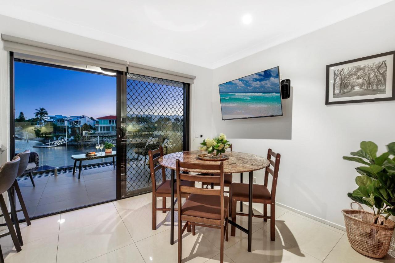 Luxury, Pets, Beach, Convention, Casino, Shopping, Privacy Apartment Gold Coast