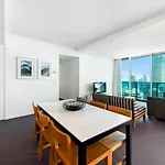 Luxury Hotel With Ocean View In Surfers Paradise