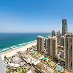 Luxury Hotel With Ocean View In Surfers Paradise
