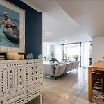 Luxe 3 Bedroom Rooftop Beachside Apartment