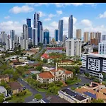 Surfers Paradise Holiday Apartment With Pool
