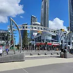 3 Bedroom Central Surfers Paradise Apartment
