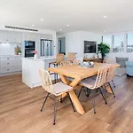 Beachfront Surfers Paradise Berkeley By The Sea