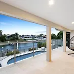 Sorrento Waterfront Retreat,Pool
