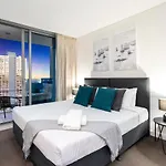 Elston Apartments - Qstay