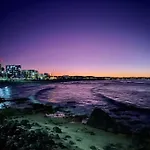 Beachfront Bliss, 3Br Kirra Oasis- Pool And Sauna