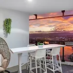 Circle On Cavill Surfers Paradise- 2 Bedroom Sky Home