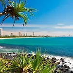 Cheerful 3-Bedroom In The Heart Of Burleigh Heads