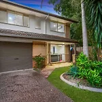 Cheerful 3-Bedroom In The Heart Of Burleigh Heads