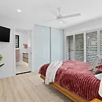 Beautiful Burleigh Heads 3 Brm Apartment!