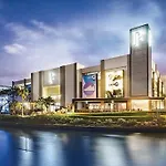 Coastal Central 3Bd Spa Surfersp