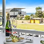 Beachfront Bliss 2 Bd Broadbeach