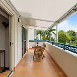 Deja Blue - Sunny Surfers Getaway On Chevron Island