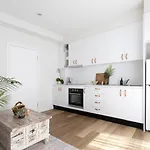 Currumbin Beach 1 Bedroom Studio - Steps From The Beach!