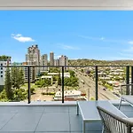 \'Azure Alcove\' A Stylish Haven In Burleigh\'S Embrace