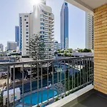 Bunk Surfers Paradise International Backpacker Hostel (Adults Only)