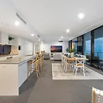 5 Bedroom Executive Sub Penthouse In The Heart Of Surfers With Full Ocean Views - Sleeps 12 - Circle On Cavill Amazing!!