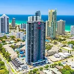 Surfers Paradise 2-Bed Near Beach With Pool & Gym