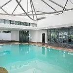Oceanview 1-Bed With Pools, Spa, Sauna, Gym & Bbq