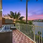 \'Sunset Stunner\' Palm Springs-Inspired River Oasis