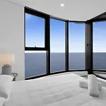71St Floor Premium Stay With Expansive Ocean Views