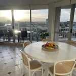 Moorings On Cavill Surfers Paradise