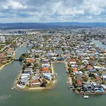 Ocean And River View Luxury 2Bd Apt With Prime Location