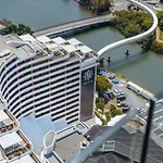 Ocean And River View Luxury 2Bd Apt With Prime Location