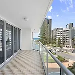 The Peninsula - Modern Beach Front 2Bdr With Parking, Pool & Tennis