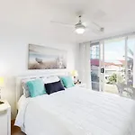 Southern Cross - Hosted By Burleigh Letting